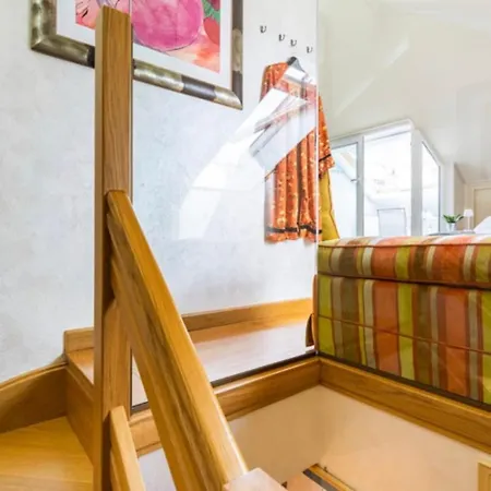 Apartamento La Mansarda Al Mare Centro Storico Di Con Garage Loano