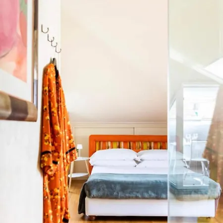 Apartamento La Mansarda Al Mare Centro Storico Di Con Garage Loano