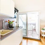 Apartment Fuga Romantica - Mansarda Chic Con Box Privato & Mare A 150m