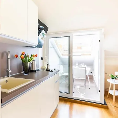 Apartment Fuga Romantica - Mansarda Chic Con Box Privato & Mare A 150m