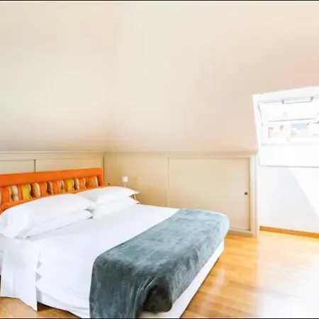 Apartman La Mansarda Al Mare Centro Storico Di Con Garage Loano