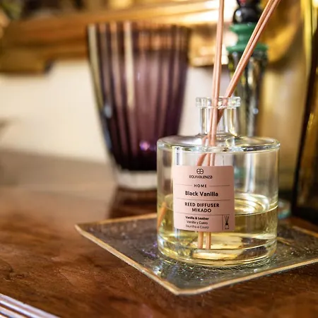 La Mansarda Al Mare Centro Storico Di Con Garage * Loano