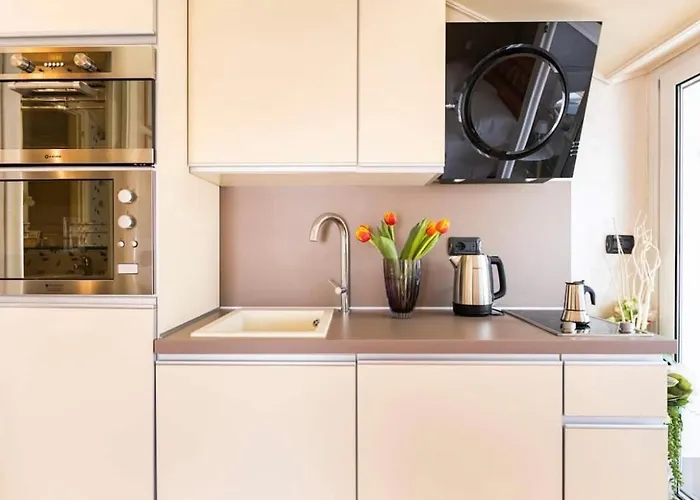 La Mansarda Al Mare Centro Storico Di Con Garage Apartamento Loano