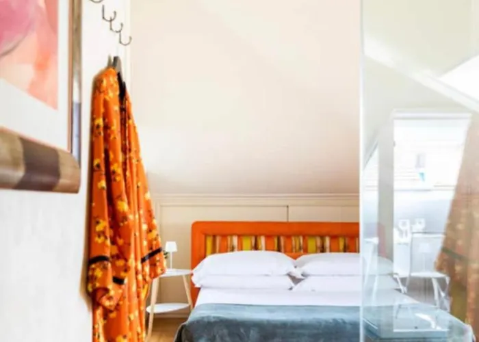 Apartamento La Mansarda Al Mare Centro Storico Di Con Garage Loano